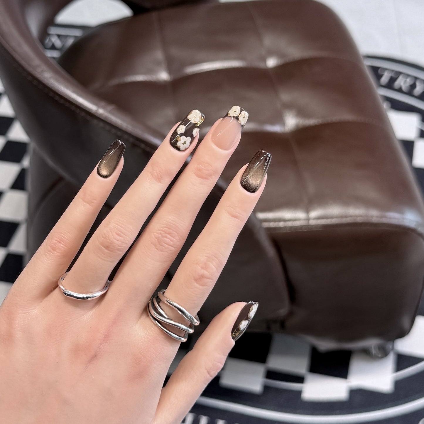Artistic Floral-Embellished Press-On Nail Set Acalora