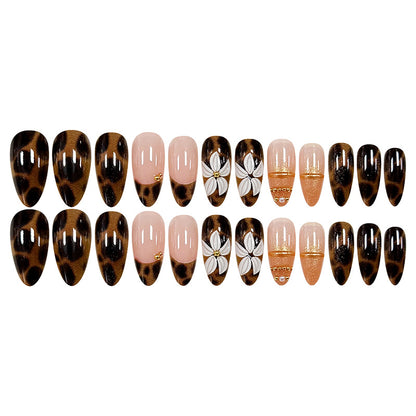 Nail set with elegant animal print and floral appliqués Acalora