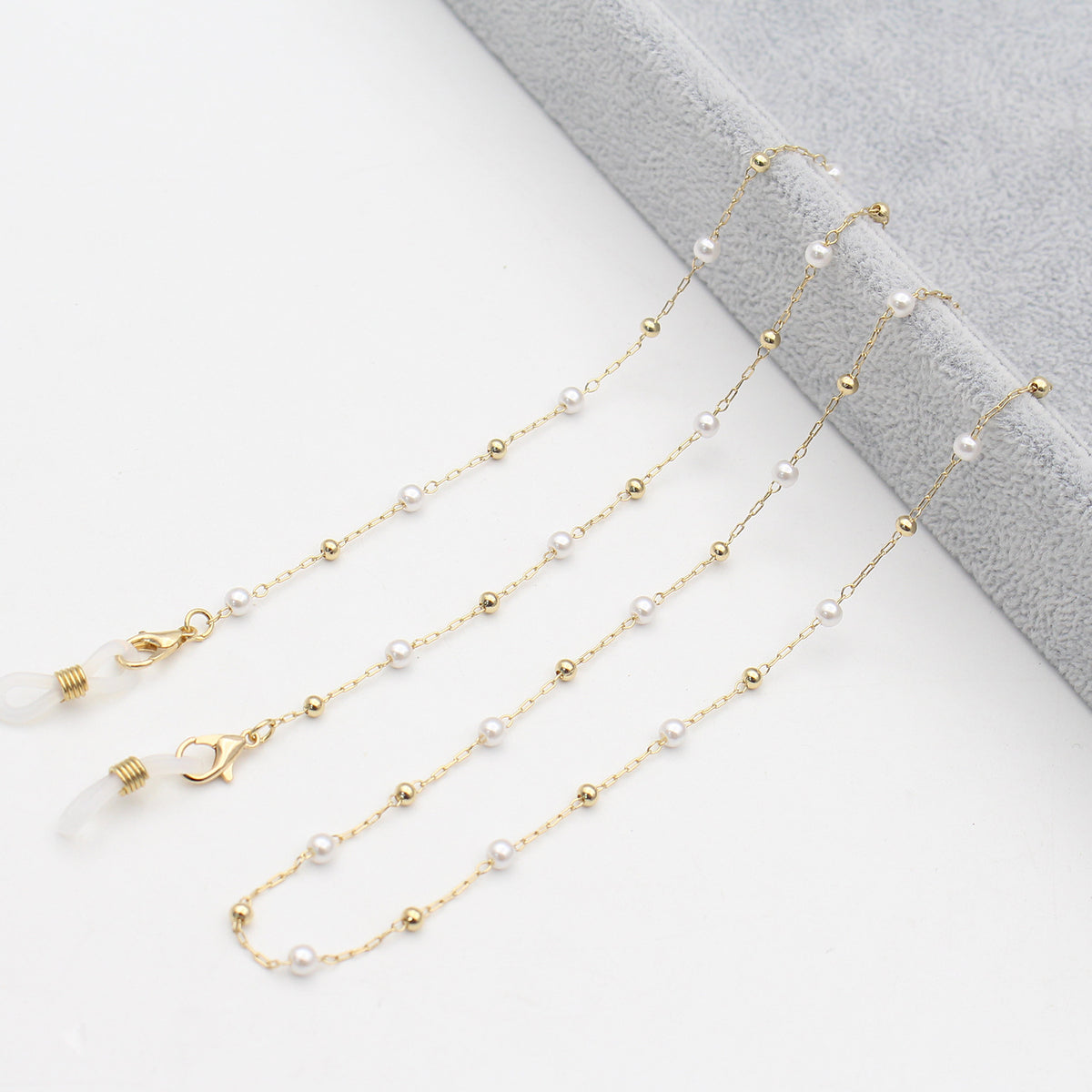 Pearl-Accented Eyewear Chain Acalora