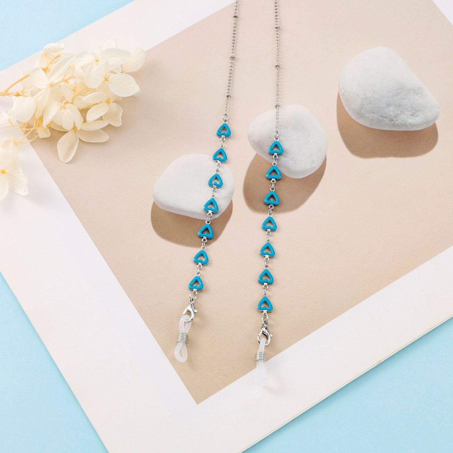 Heart-Shaped Eyewear Chain Acalora