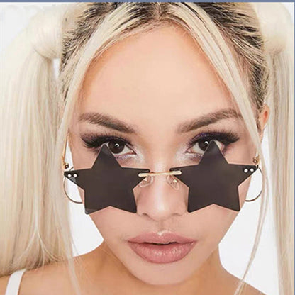 Women striking sunglasses with star-shaped frame and gradient lenses Bowlift