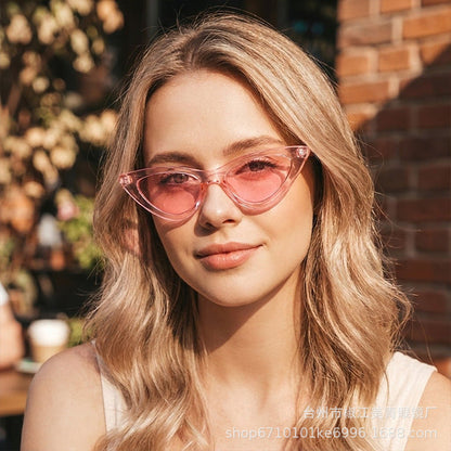 Ladies Cat-Eye Sunglasses with Elegant Tortoiseshell Pattern Bowlift