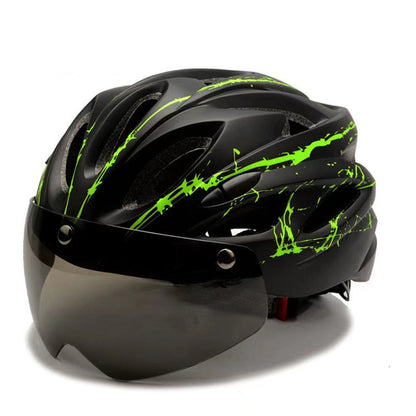 Bicycle helmet with integrated sun visor and optimal ventilation Karnz