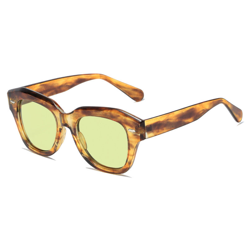 Women stylish sunglasses in modern design with transparent frame Bowlift