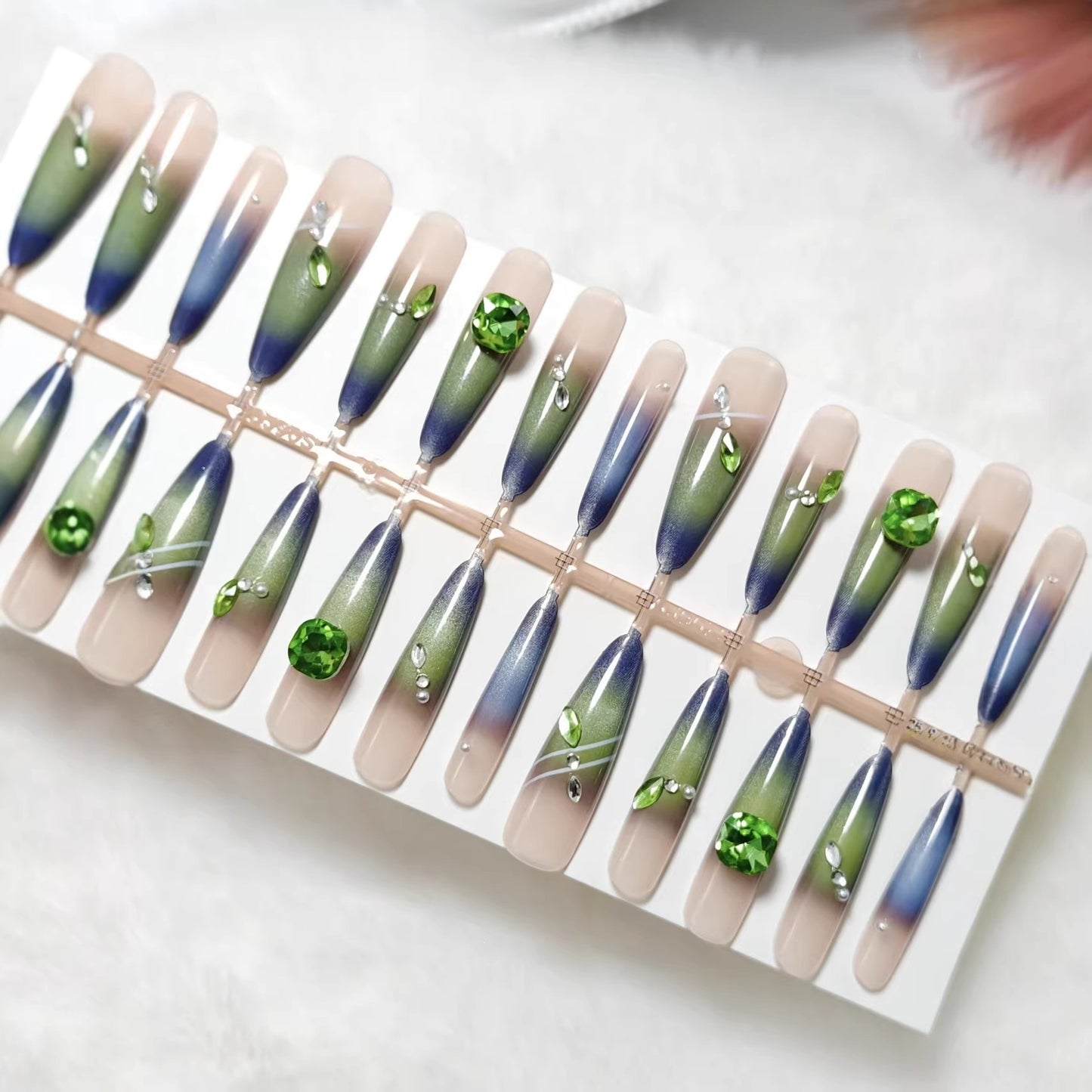 Artificial nails with elegant gradient color and glitter accents Acalora