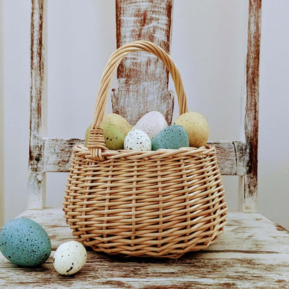 Braided basket with practical handle