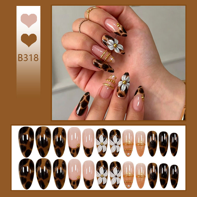 Nail set with elegant animal print and floral appliqués Acalora