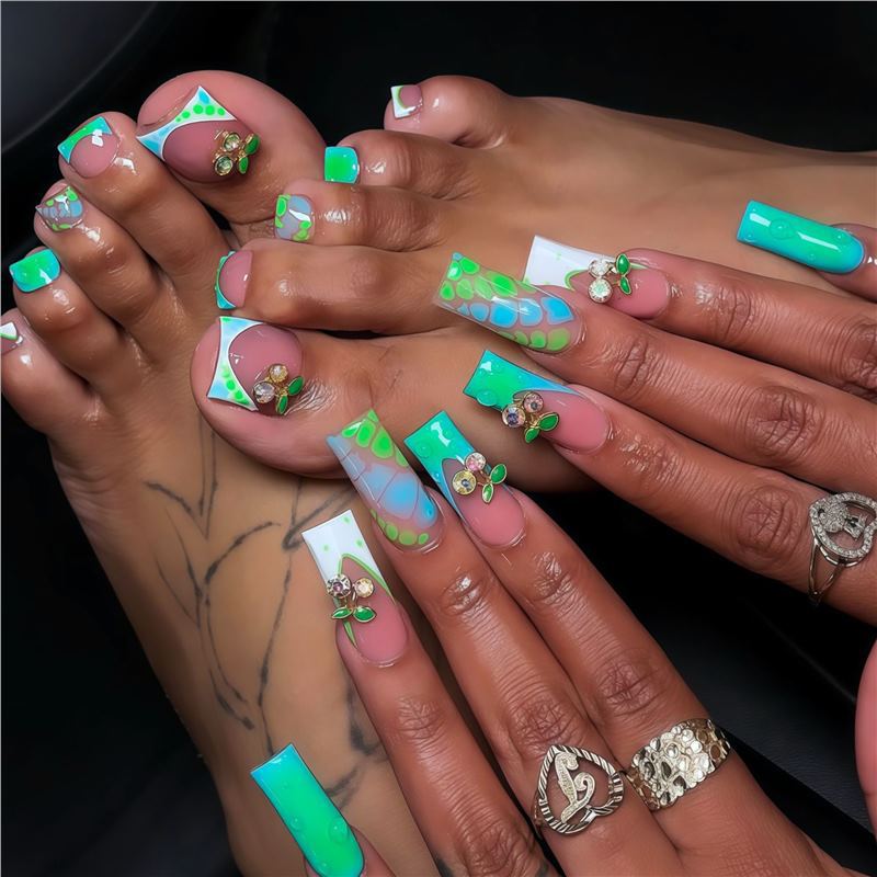 Artistic Floral Press-On Nail Art Acalora