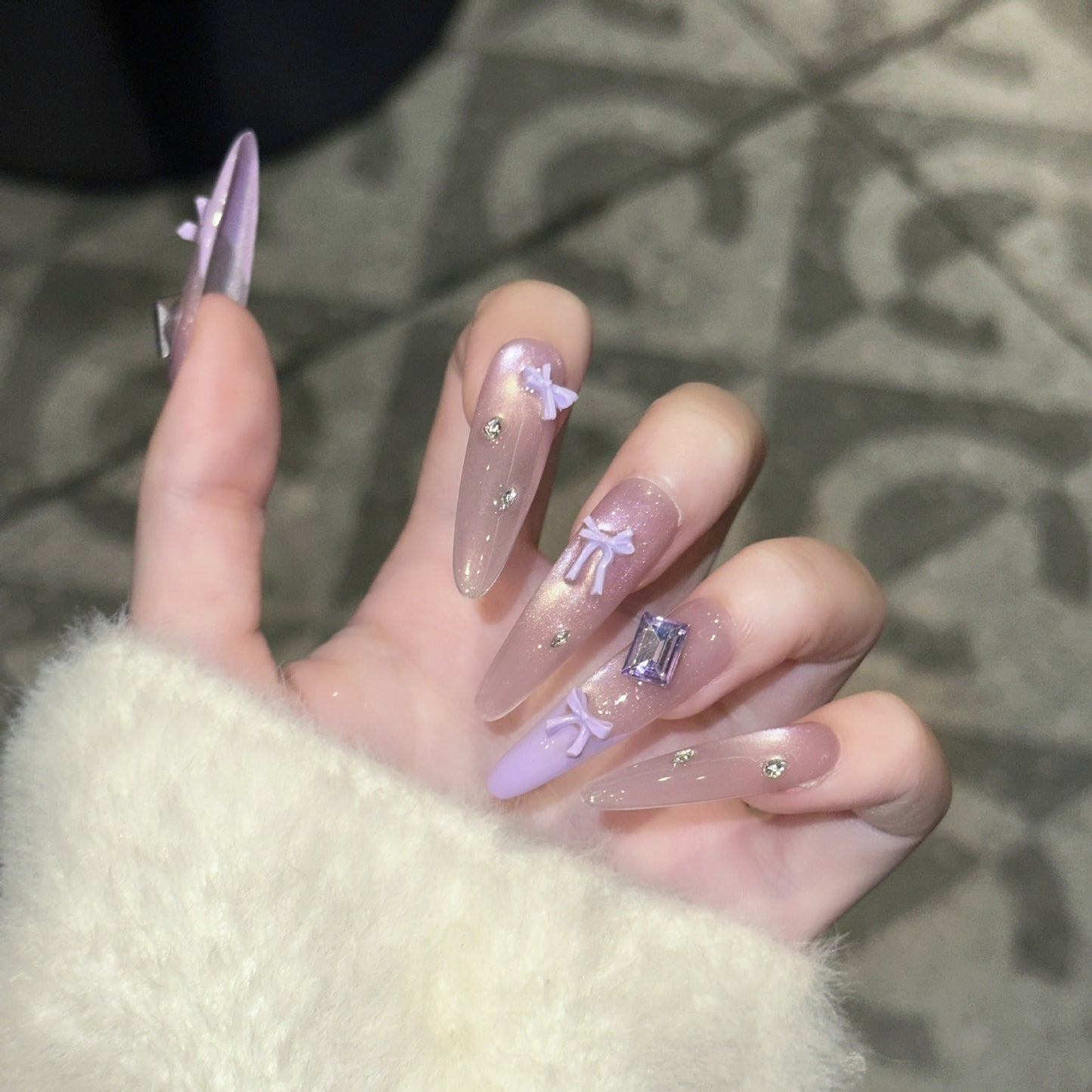 Elegant Handcrafted Press-On Nail Art Set Acalora