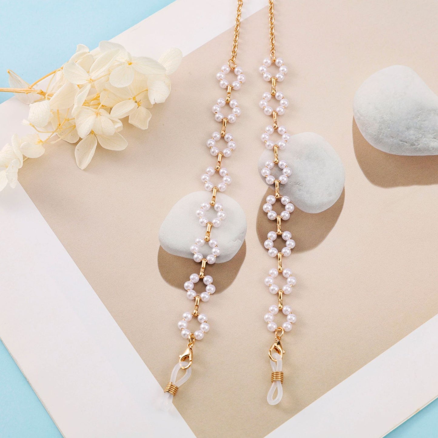 Elegant Beaded Eyewear Chain Acalora