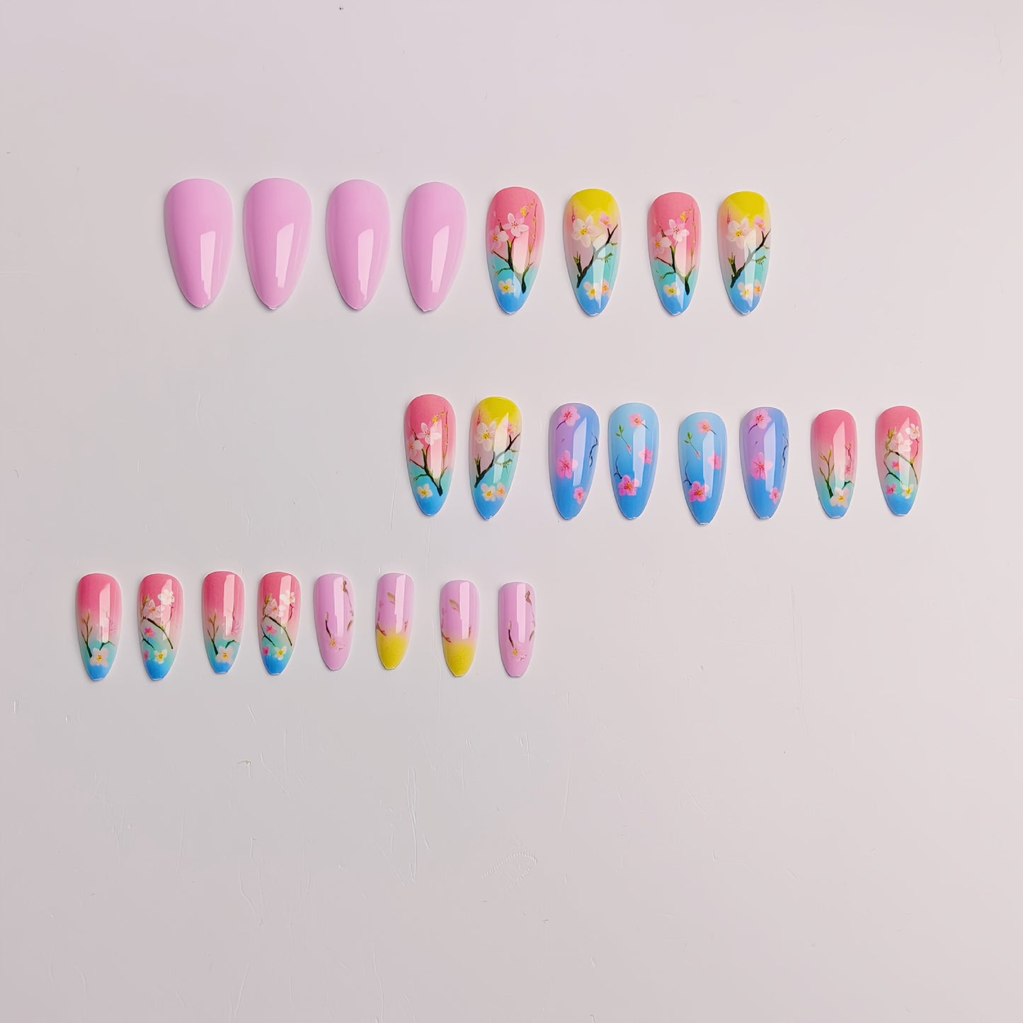 Floral Blossom-Themed Nail Art Acalora