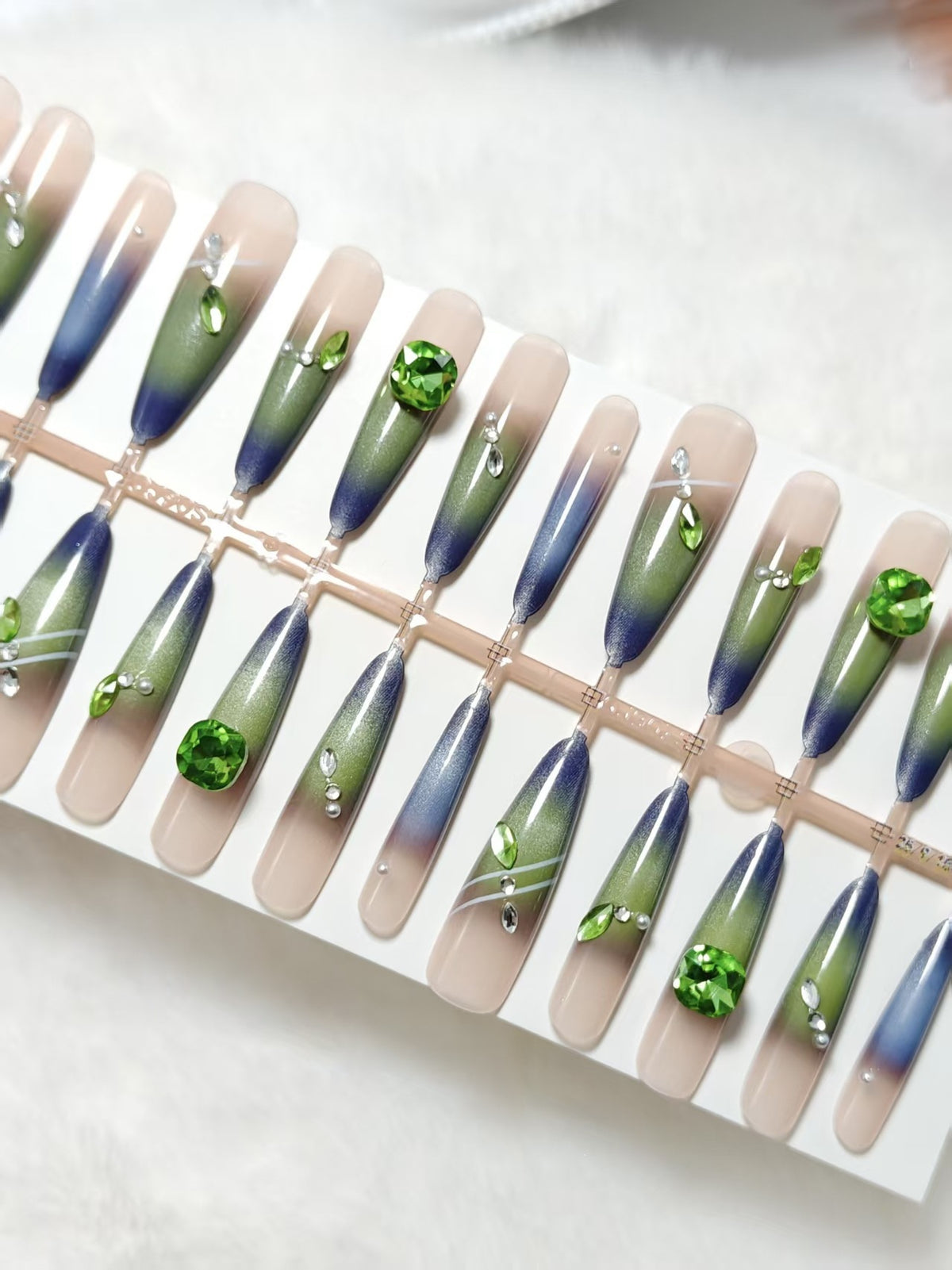 Artificial nails with elegant gradient color and glitter accents Acalora