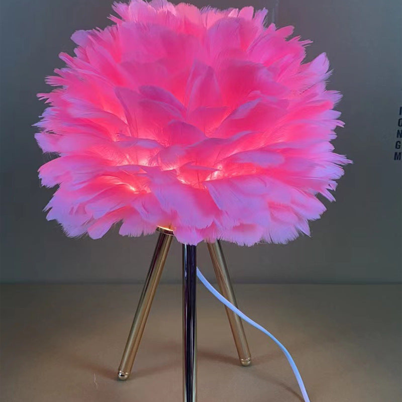 Skanto | Feather Table Lamp
