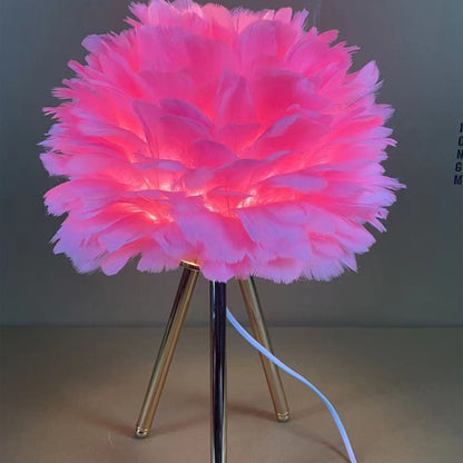 Skanto | Feather Table Lamp