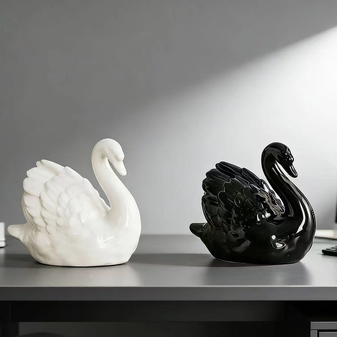 Elegant ceramic swan figure Acalora