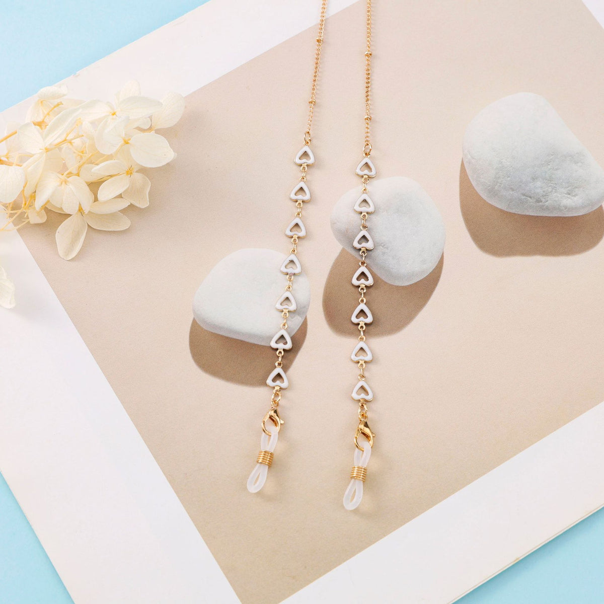 Heart-Shaped Eyewear Chain Acalora