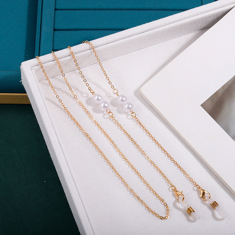 Elegant Eyewear Chain with Pearl Accents Acalora