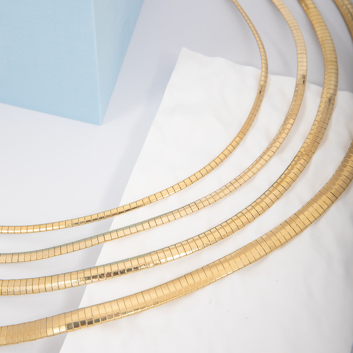 Elegant Statement Wire Choker Acalora