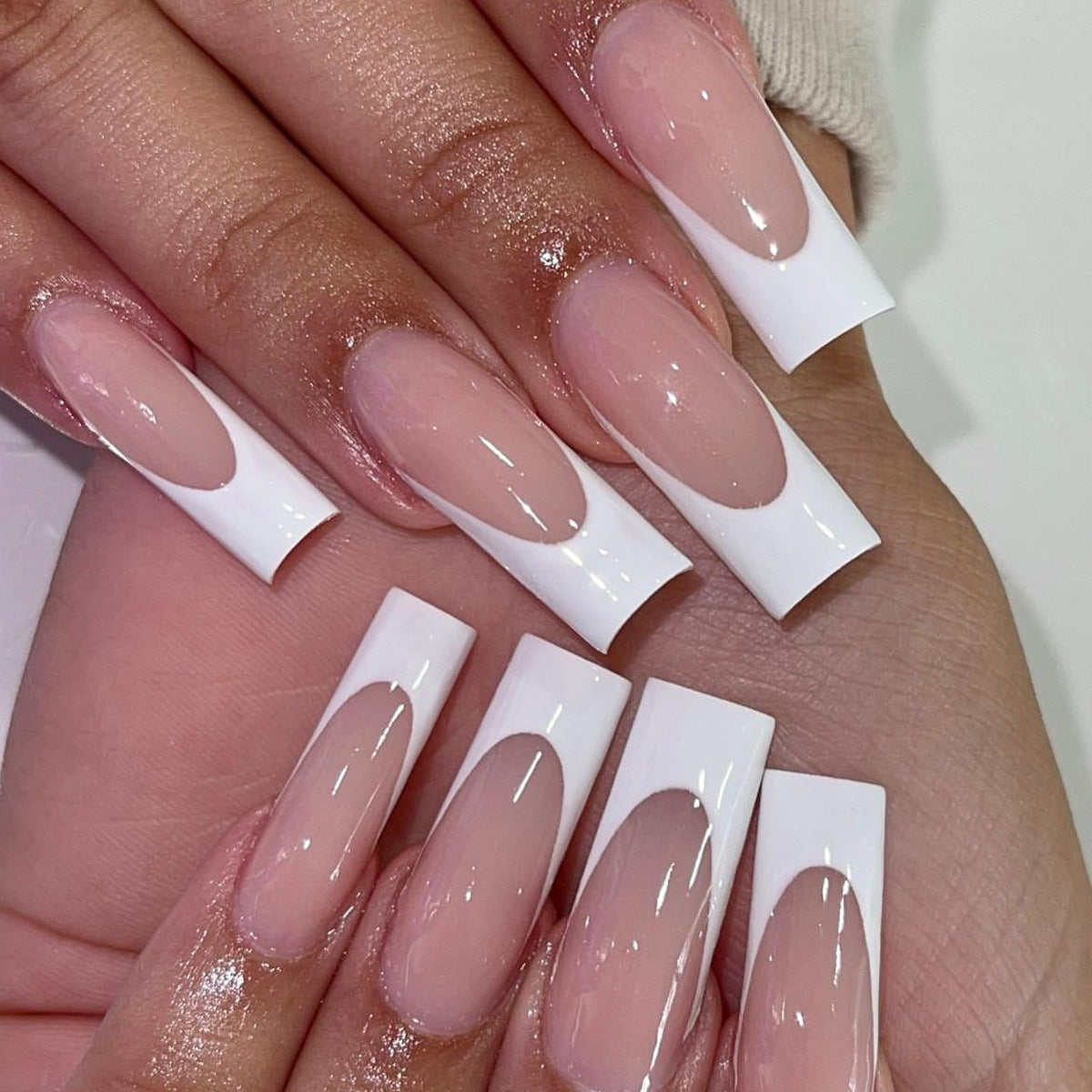 Elegant Crystal-Embellished Press-On Nail Design Acalora