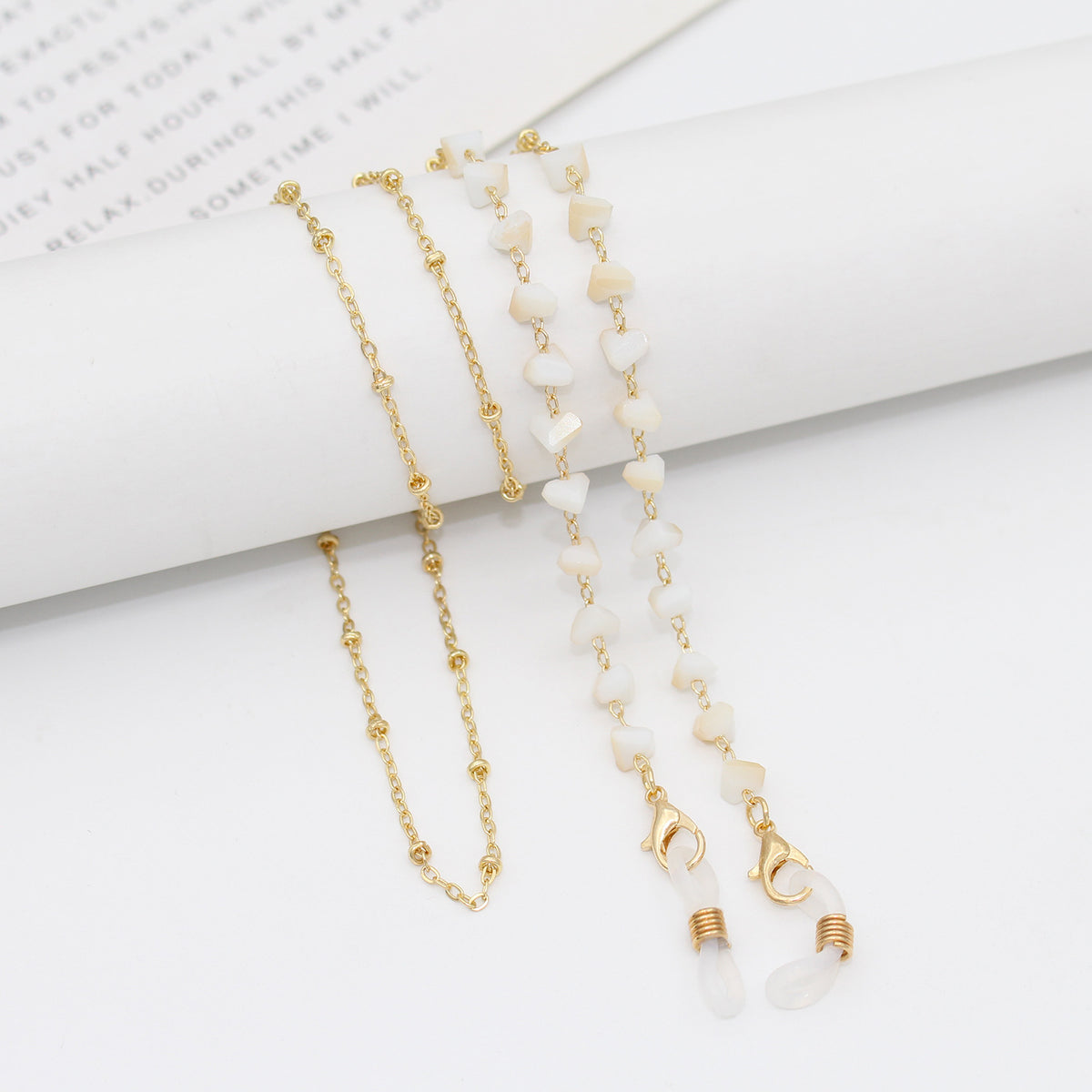 Floral Decorated Eyewear Chain Acalora