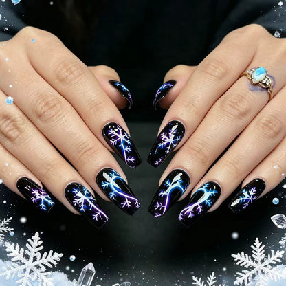 Artistic Snowflake-Pattern Nail Art Acalora