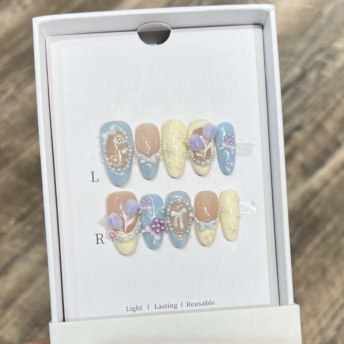 Artistic Floral-Accent Press-On Nails Acalora