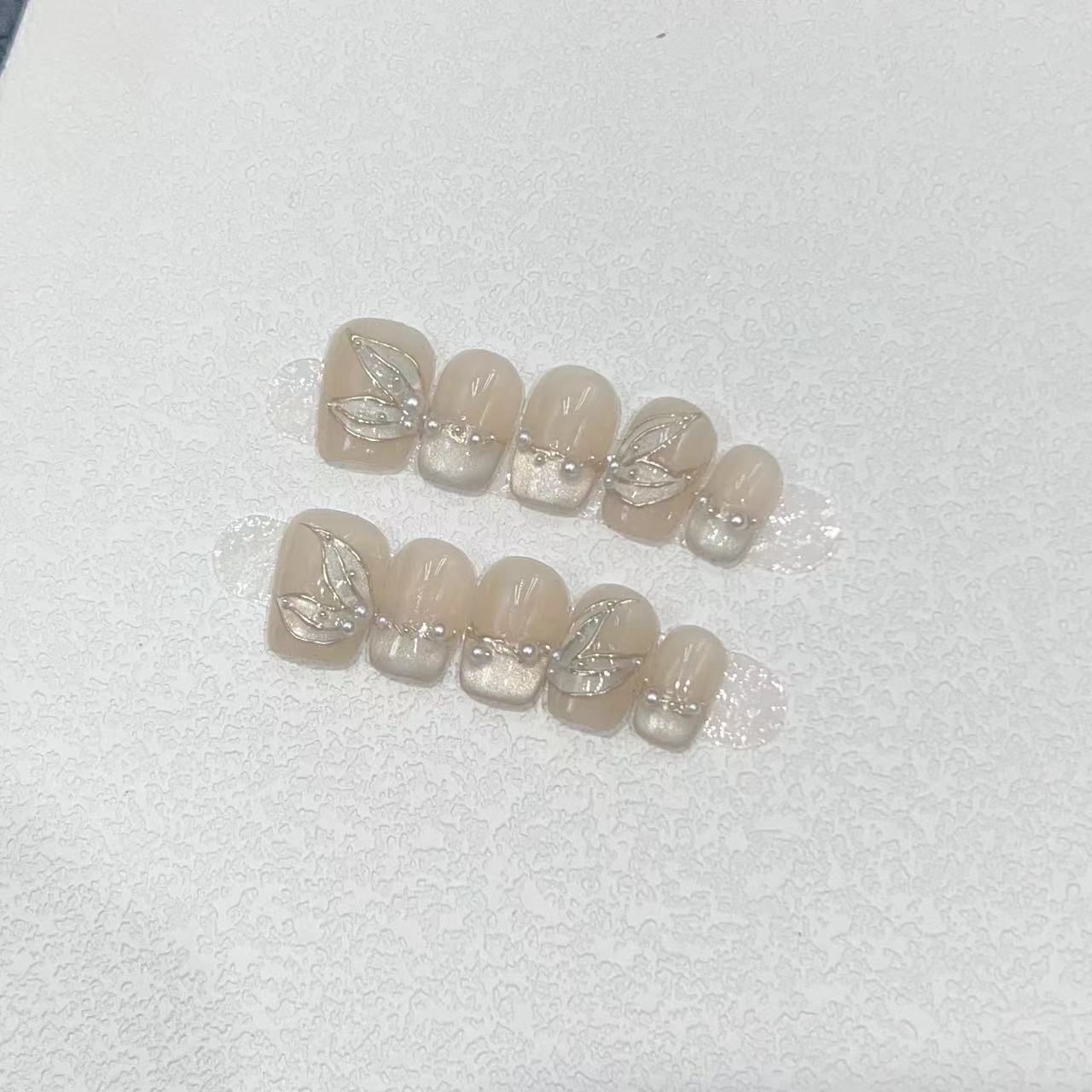 Floral Art Press-On Nail Set with Pearls Acalora