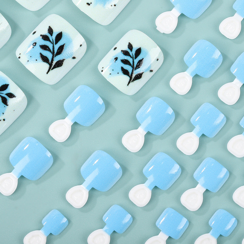 Stylish leaf design artificial nails Acalora