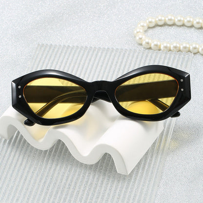 Women's Cat-Eye Sunglasses with Modern Design and Wide Frame Kalsten