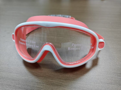 Swimming mask with wide field of vision and UV protection Bowlift