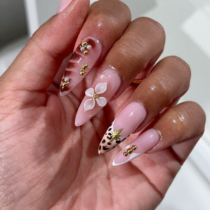 Decorative Press-On Nail Art Set with Floral and Stylish Leopard Accents Acalora