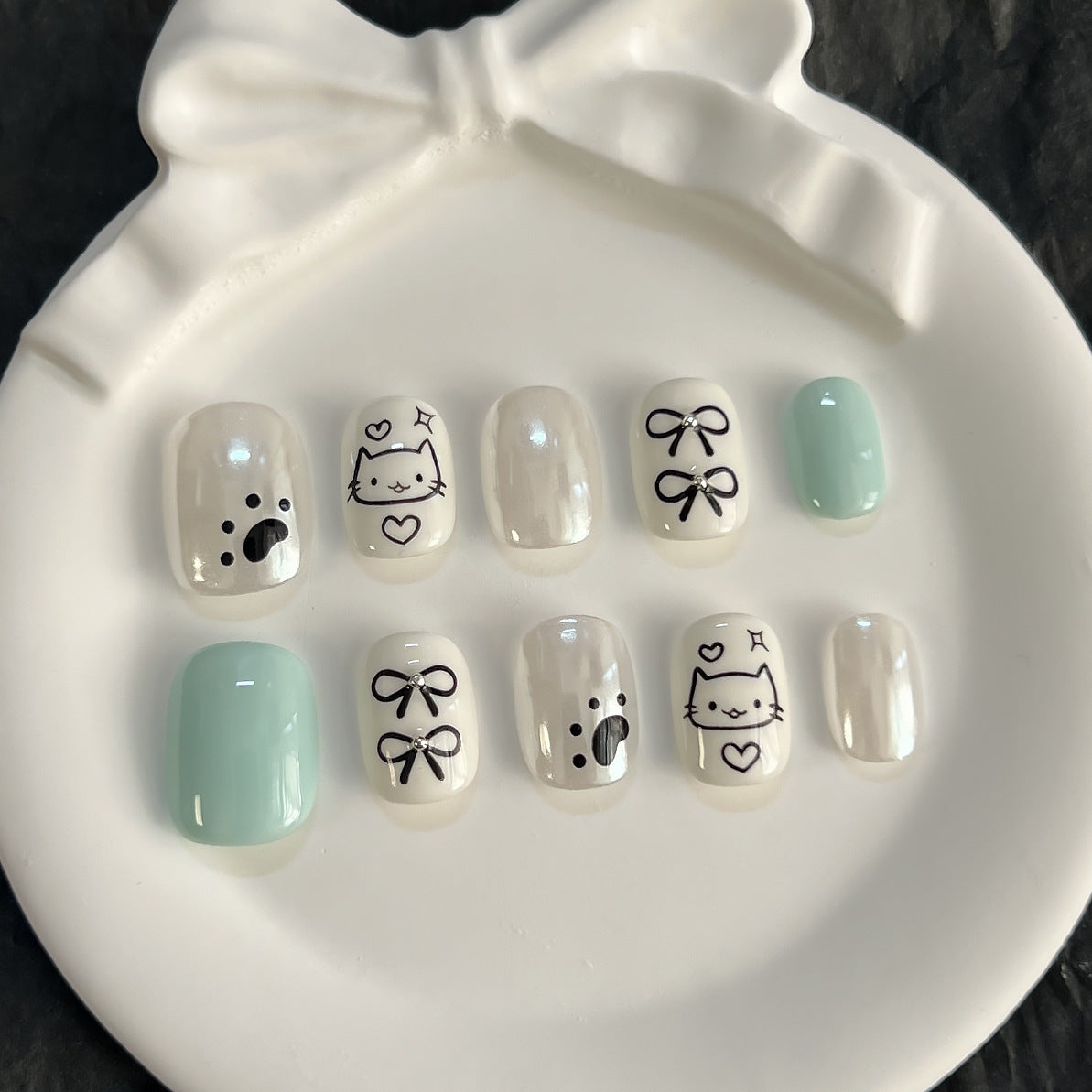 Whimsical Animal-Themed Press-On Nail Art Acalora