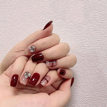 Artificial nail set with elegant, shimmering design and creative accents Acalora