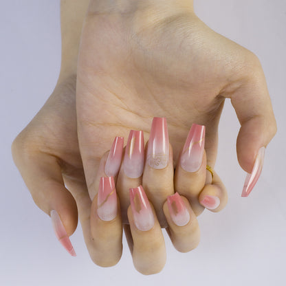 Nail art in an elegant gradient with gold accents Acalora