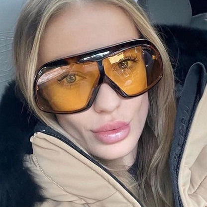 Women's oversized sunglasses in a fashionable tortoise pattern Karnz