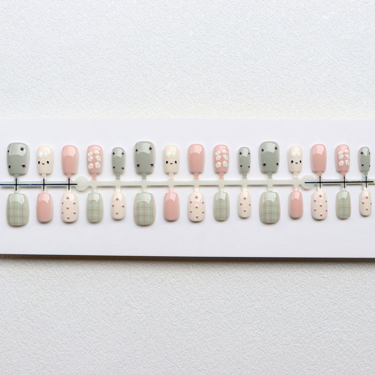 Creative Themed Press-On Nail Art Set Acalora
