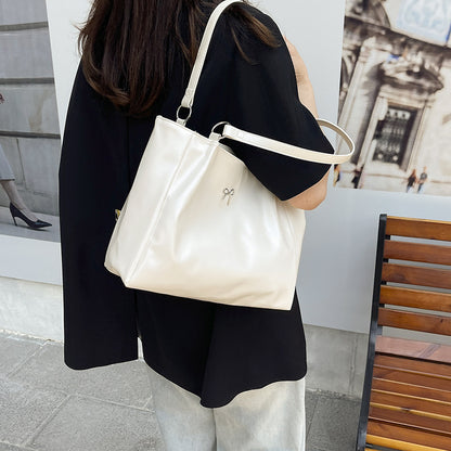 Elegant Glossy Hobo Handbag Acalora