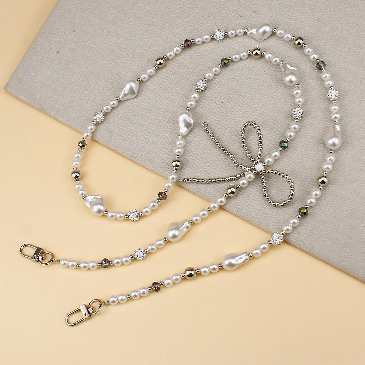 Elegant Decorative Eyewear Chain Acalora