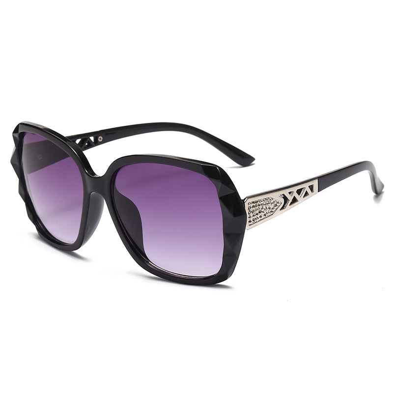 Ladies sunglasses in luxurious glamour style Bowlift