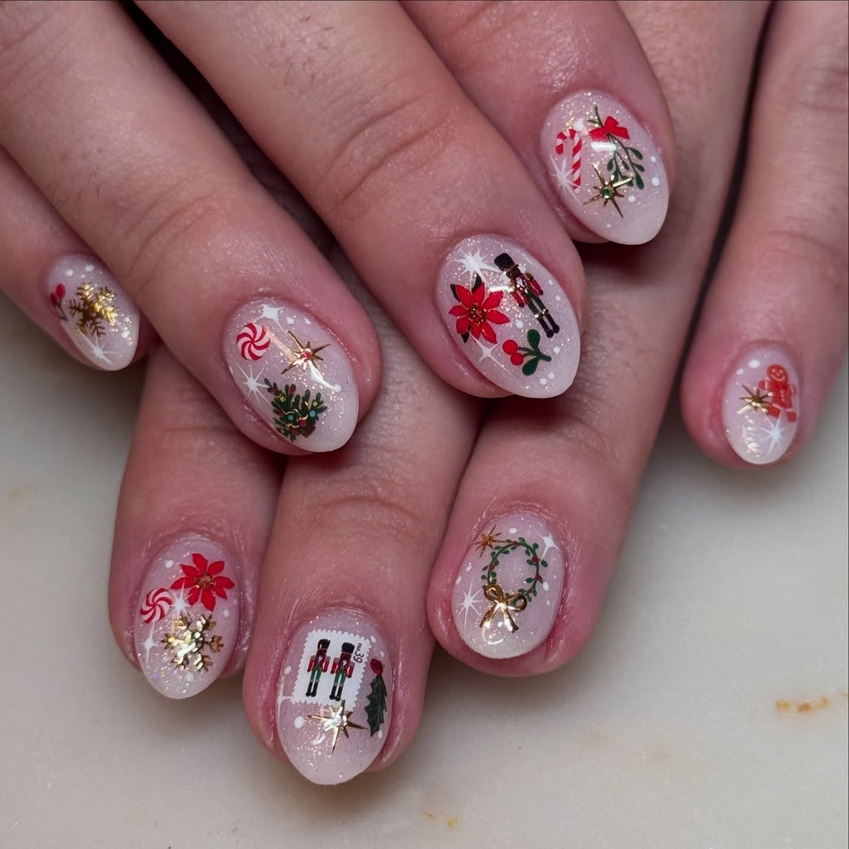 Artificial nails with festive Christmas designs Acalora