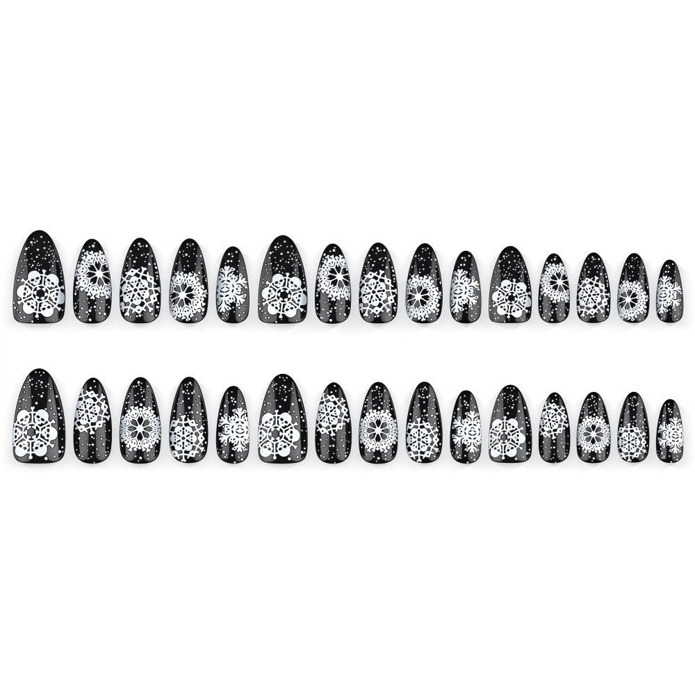 Artificial nails in a unique winter design with snow and reindeer motifs Acalora