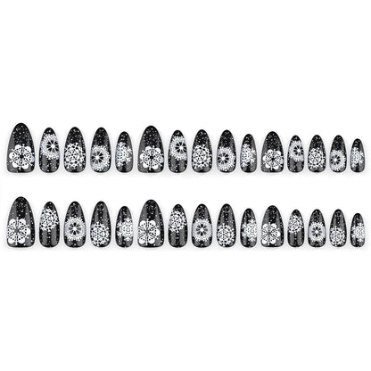 Artificial nails in a unique winter design with snow and reindeer motifs Acalora