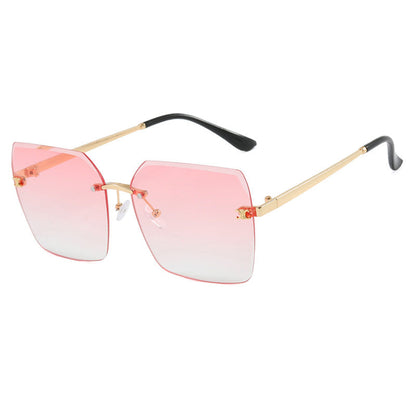 Women's square sunglasses in a modern design with a delicate metal frame Karnz