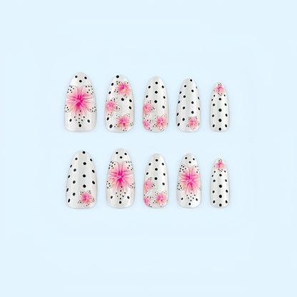 Artificial nail set with floral accents and polka dots Acalora