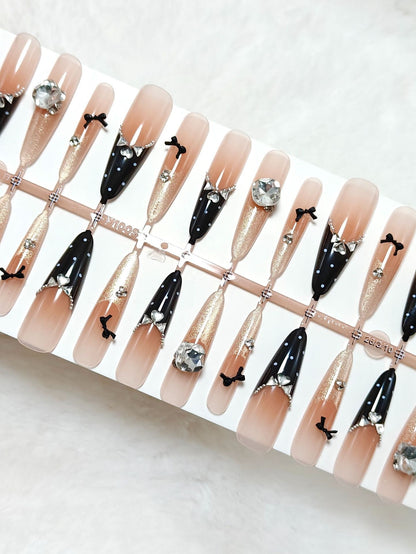 Artificial nails with glamorous rhinestone details Acalora