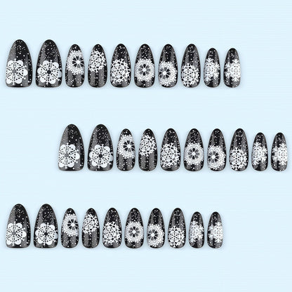 Artificial nails in a unique winter design with snow and reindeer motifs Acalora