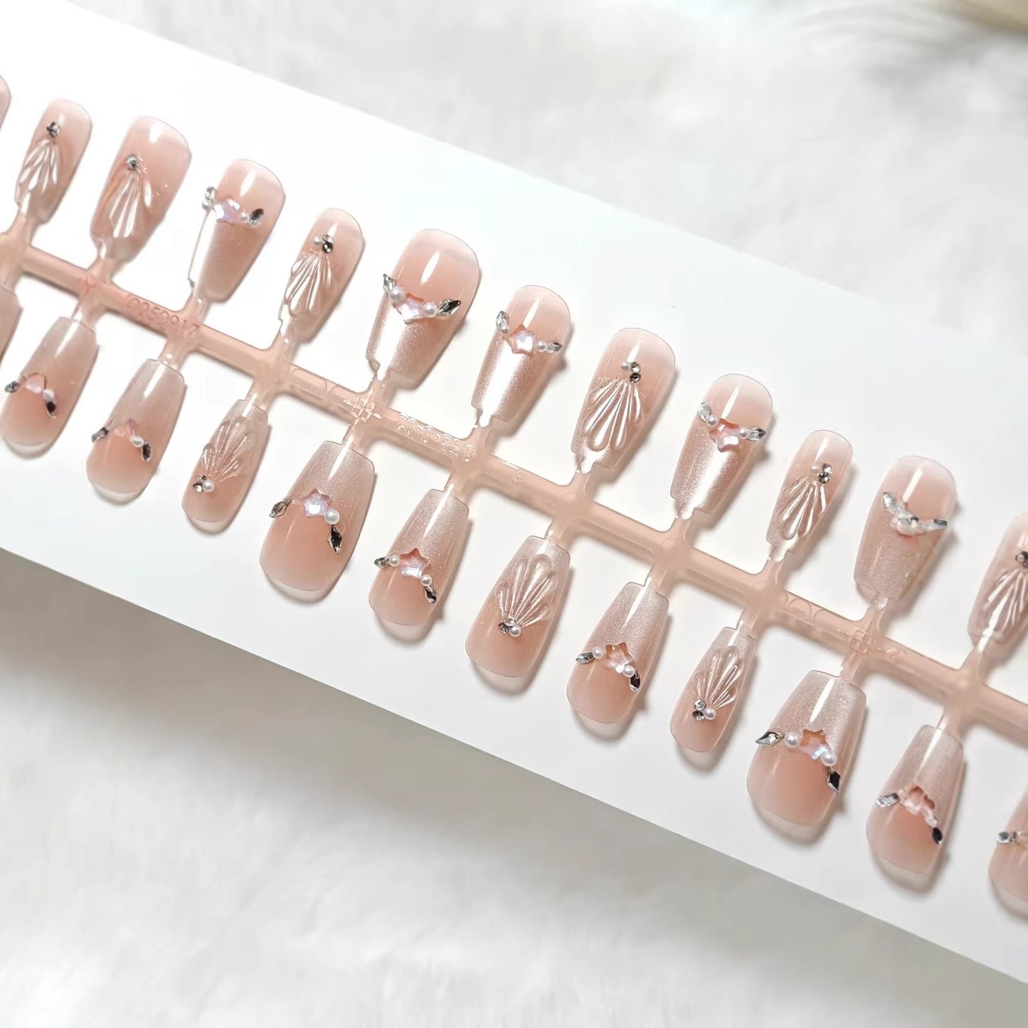 Artificial nails with elegant rhinestone design Acalora