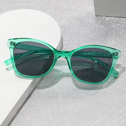 Women’s elegant sunglasses in a modern cat-eye style Bowlift