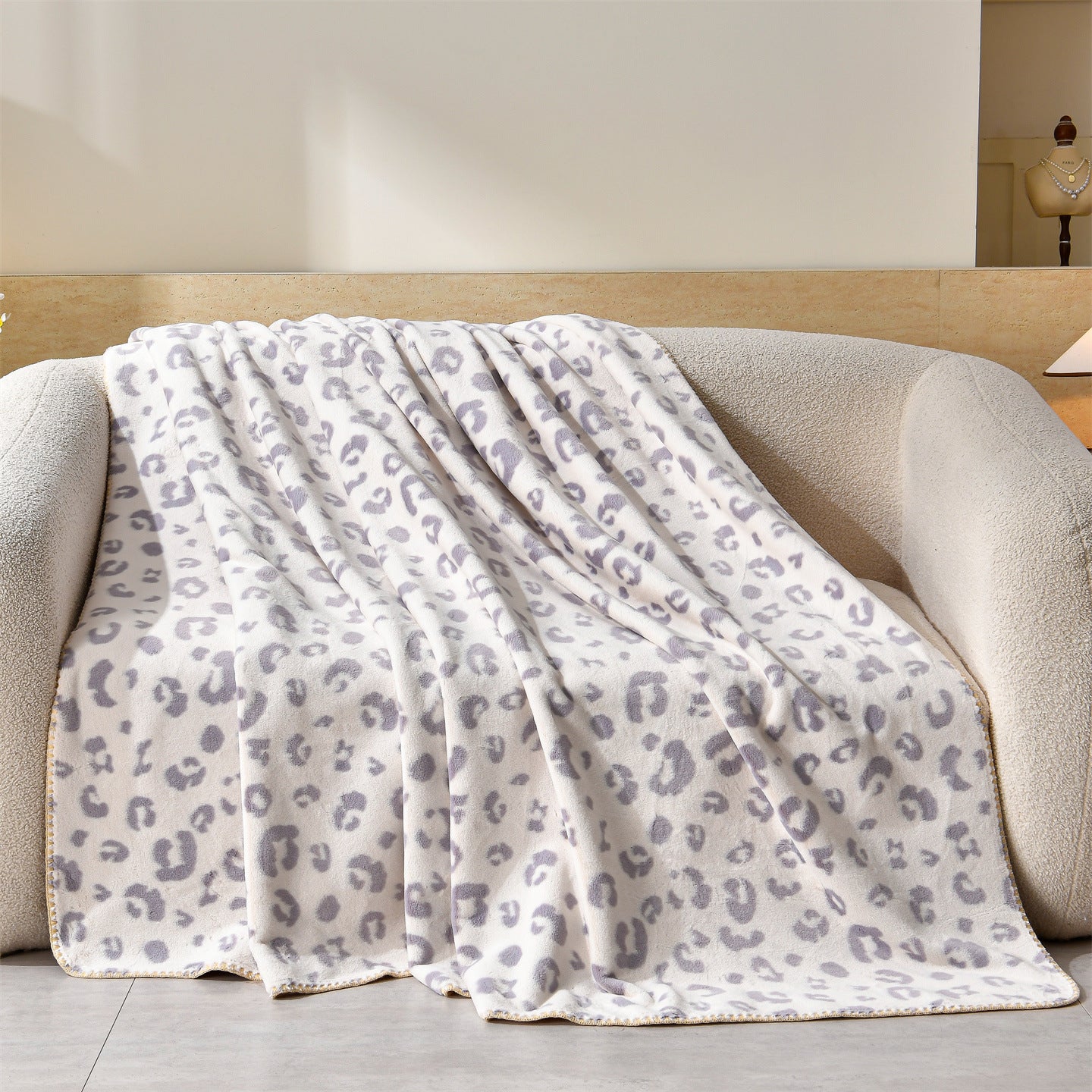 Luxury Leopard-Print Fleece Throw Blanket