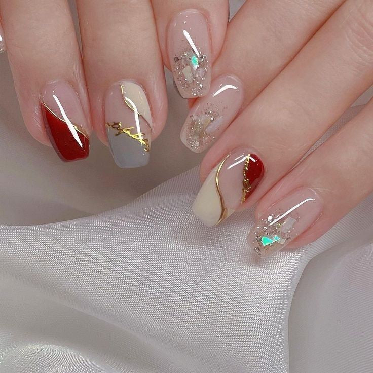 Artificial nails with elegant gold pattern and glitter accents Acalora